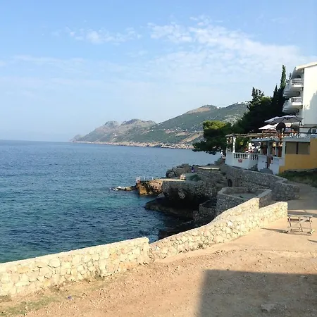 Vila Delfin *